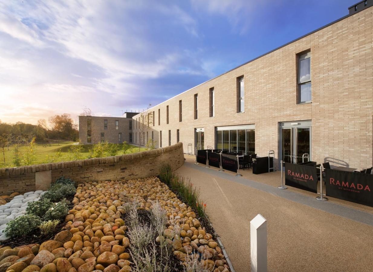 Ramada By Wyndham Leeds East Hotel Exterior foto